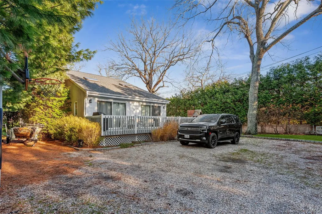 6 Shore Road Southampton NY 11968