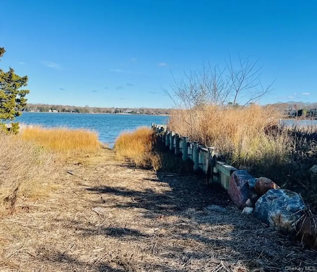 6 Shore Road Southampton NY 11968