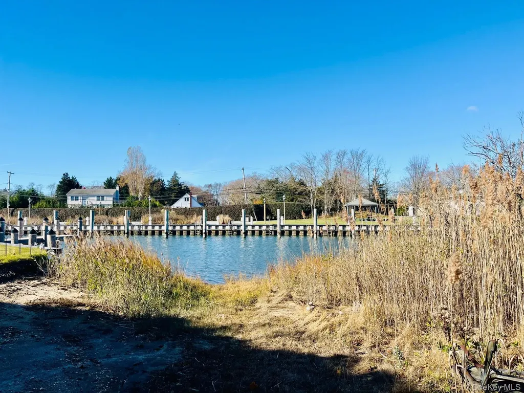 6 Shore Road Southampton NY 11968