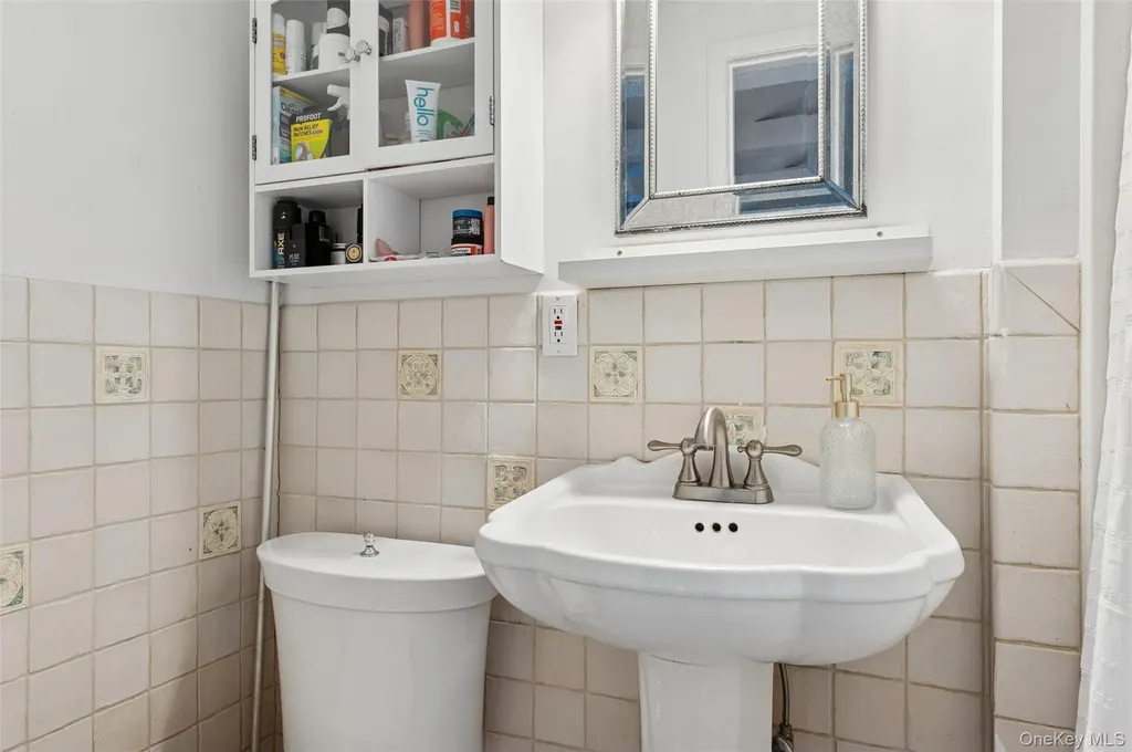 6 Shore Road Southampton NY 11968