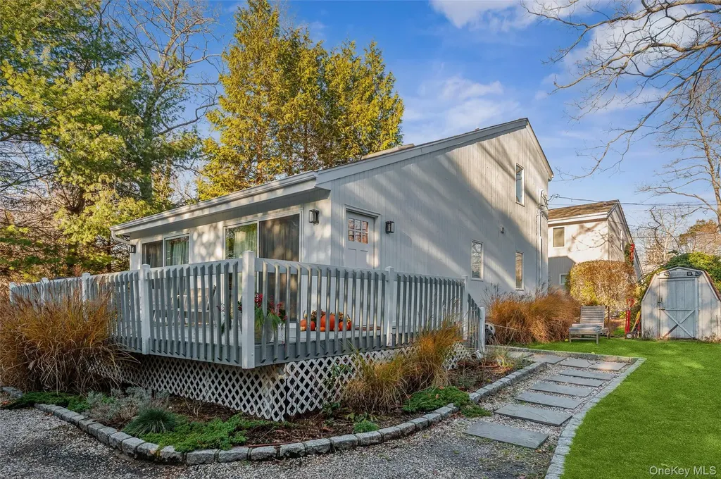 6 Shore Road Southampton NY 11968