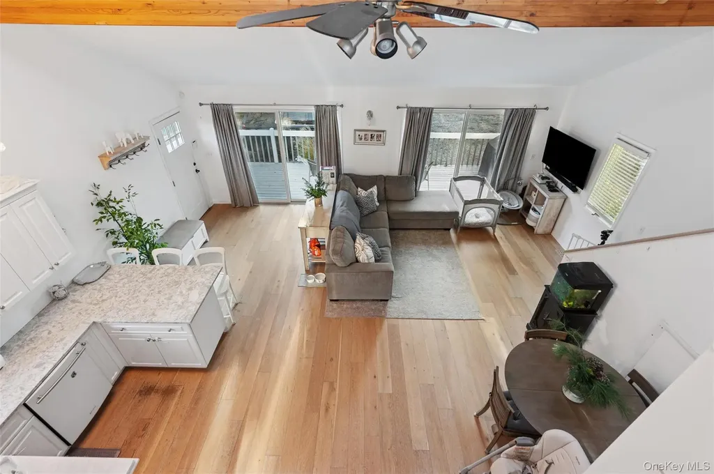 6 Shore Road Southampton NY 11968