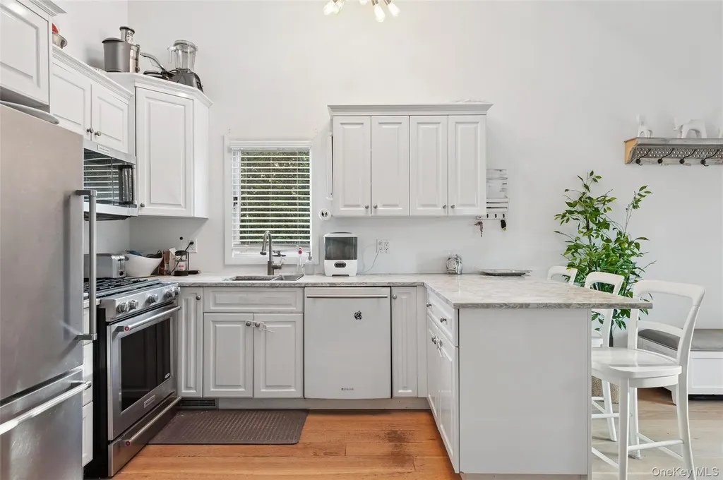 6 Shore Road Southampton NY 11968