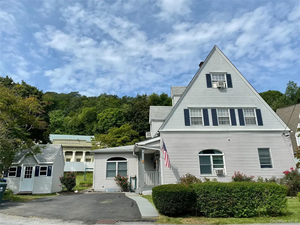 1 Library Road Tuxedo Park NY 10987