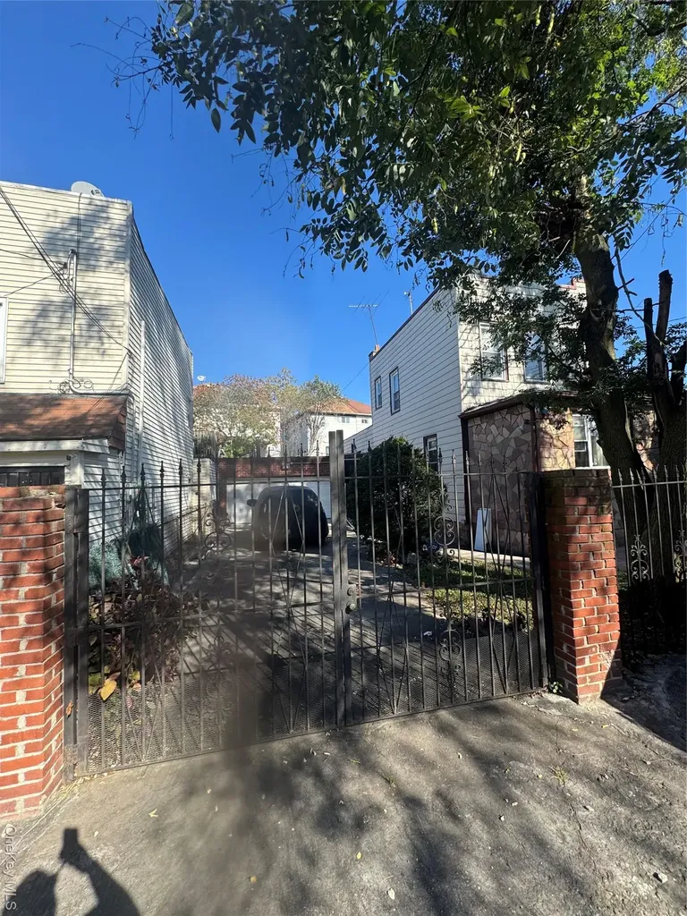 665 Varkens Hook Road Brooklyn NY 11236
