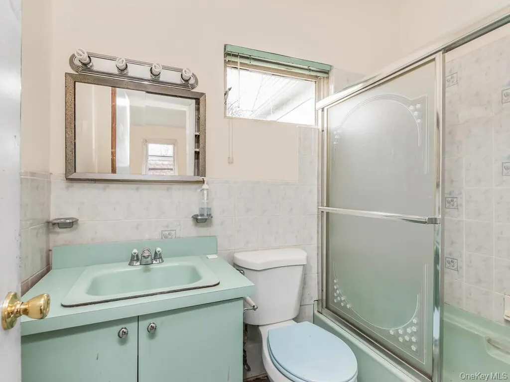 90 Meucci Avenue Copiague NY 11726