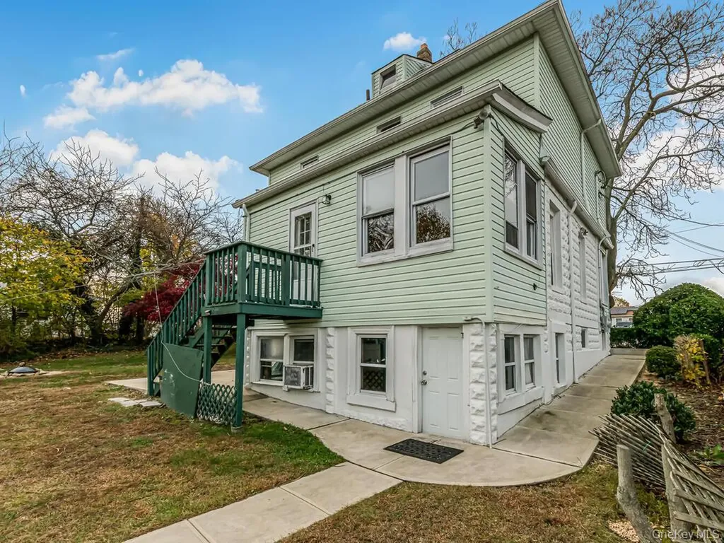 90 Meucci Avenue Copiague NY 11726