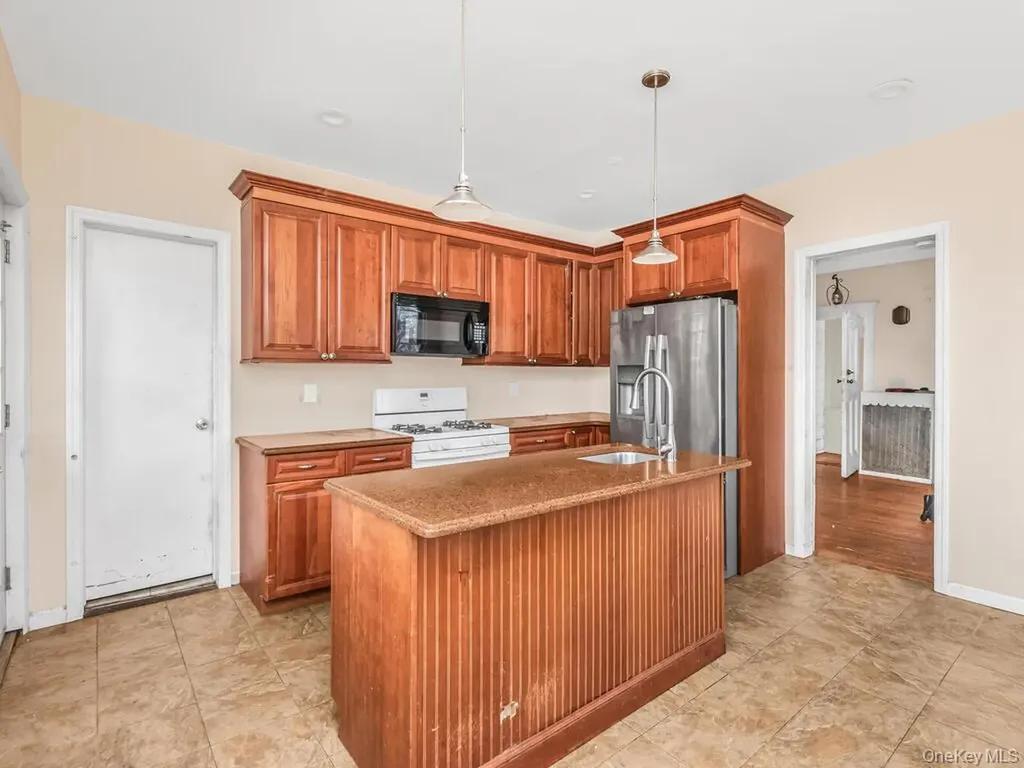 90 Meucci Avenue Copiague NY 11726