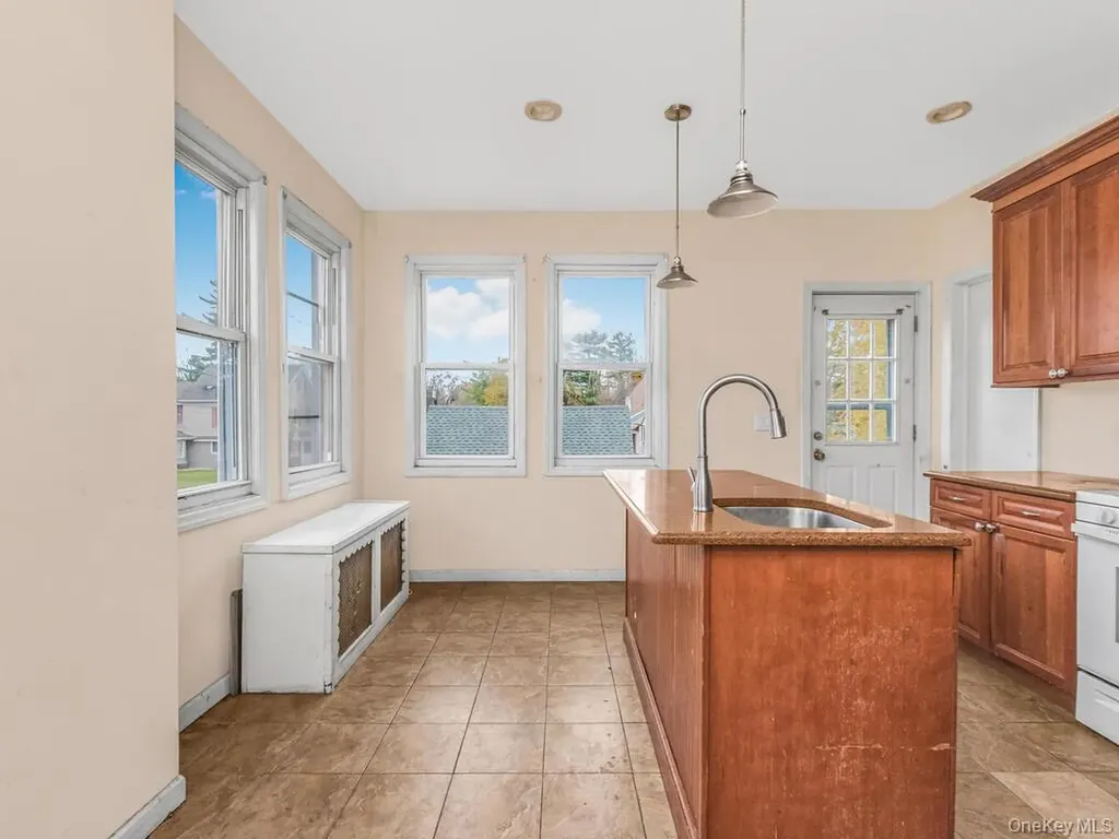 90 Meucci Avenue Copiague NY 11726