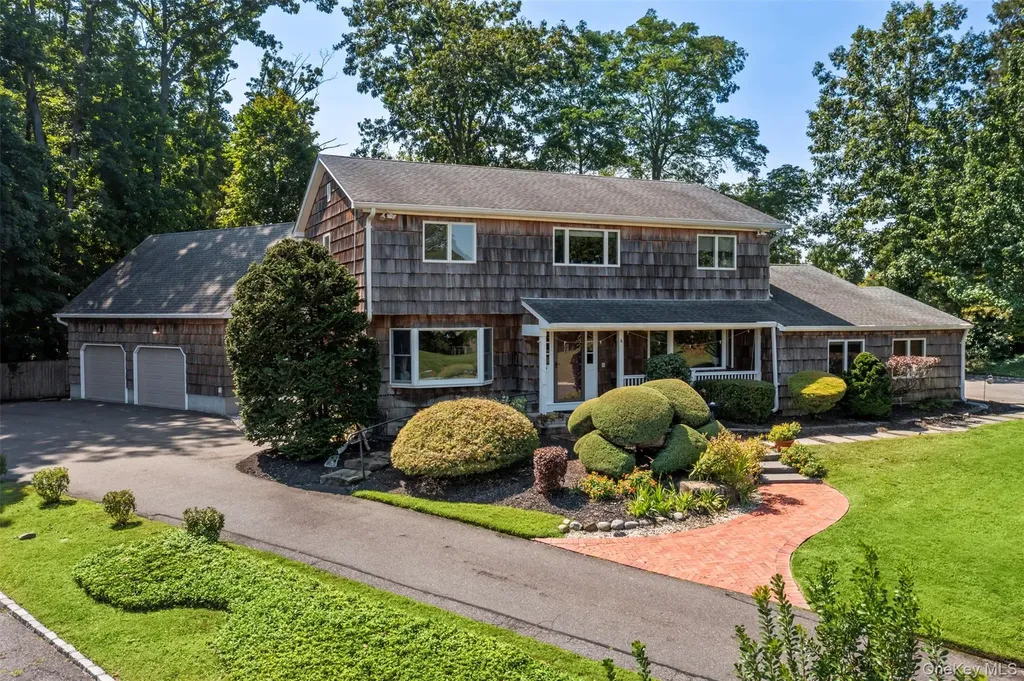 6 Vingut Lane Setauket NY 11733