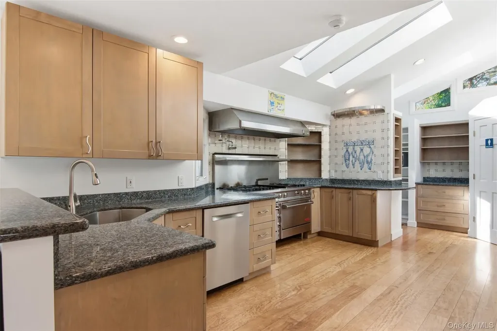 6 Vingut Lane Setauket NY 11733