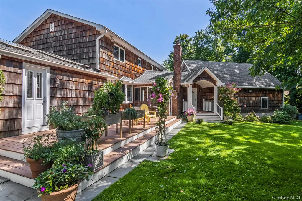6 Vingut Lane Setauket NY 11733