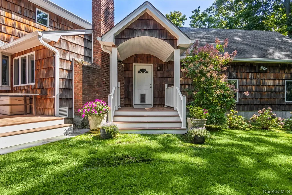 6 Vingut Lane Setauket NY 11733