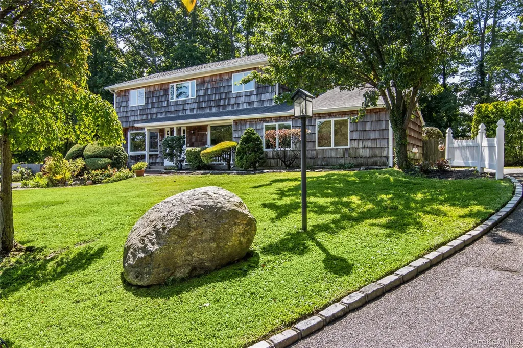 6 Vingut Lane Setauket NY 11733