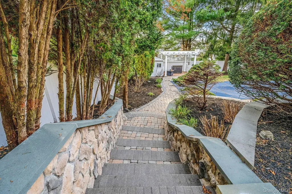 310 Terry Road Smithtown NY 11787
