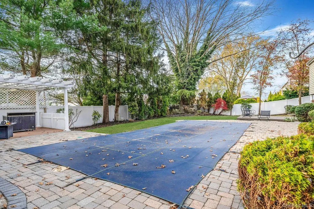 310 Terry Road Smithtown NY 11787