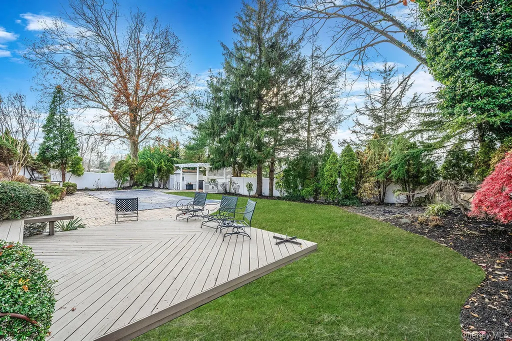 310 Terry Road Smithtown NY 11787