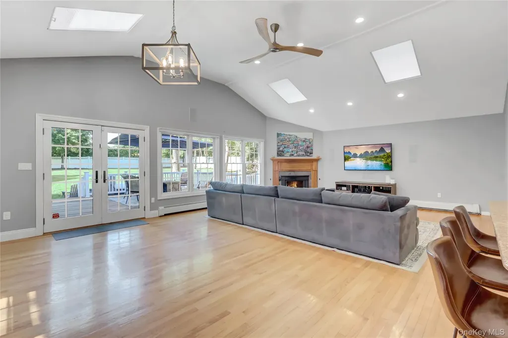 5 Robin Lane Huntington NY 11743