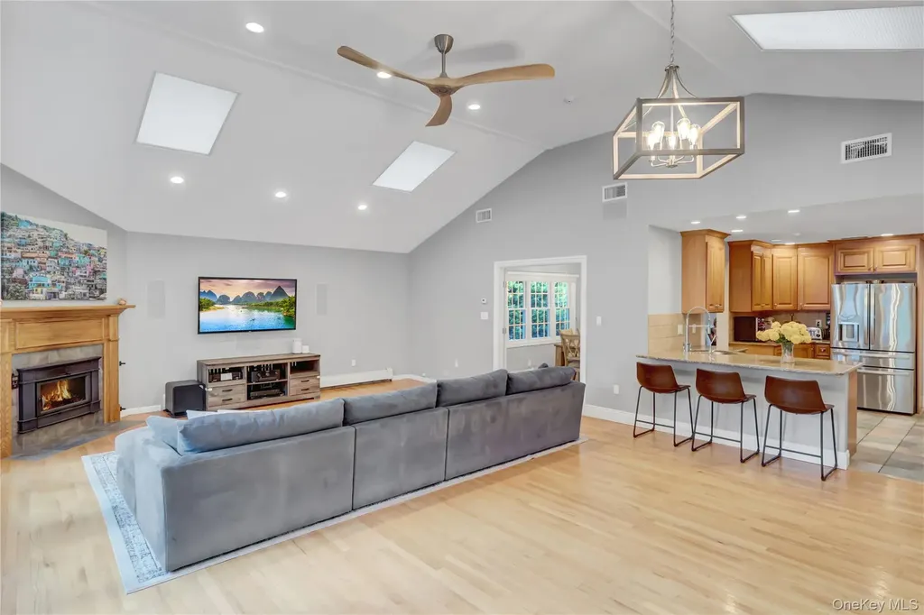 5 Robin Lane Huntington NY 11743