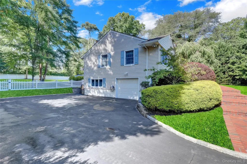 5 Robin Lane Huntington NY 11743