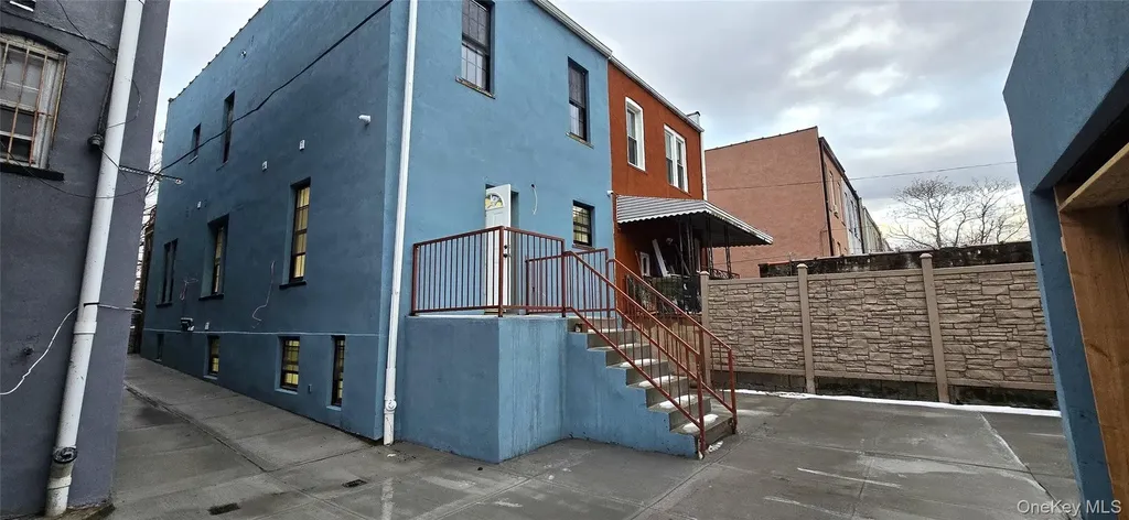 537 Miller Avenue Brooklyn NY 11207