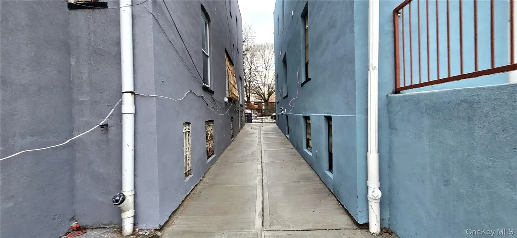537 Miller Avenue Brooklyn NY 11207