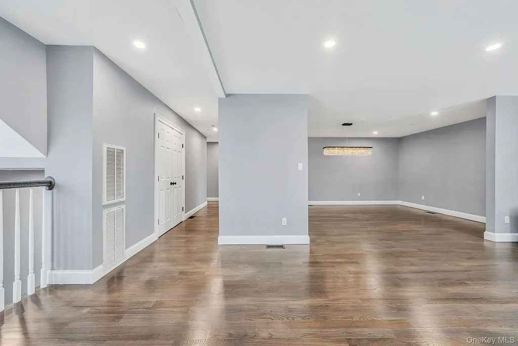 449 Nassau Avenue Freeport NY 11520