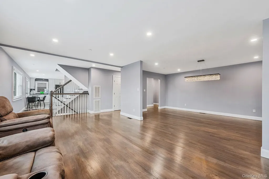 449 Nassau Avenue Freeport NY 11520