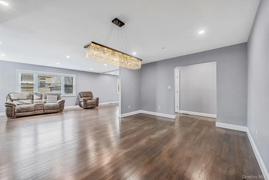 449 Nassau Avenue Freeport NY 11520