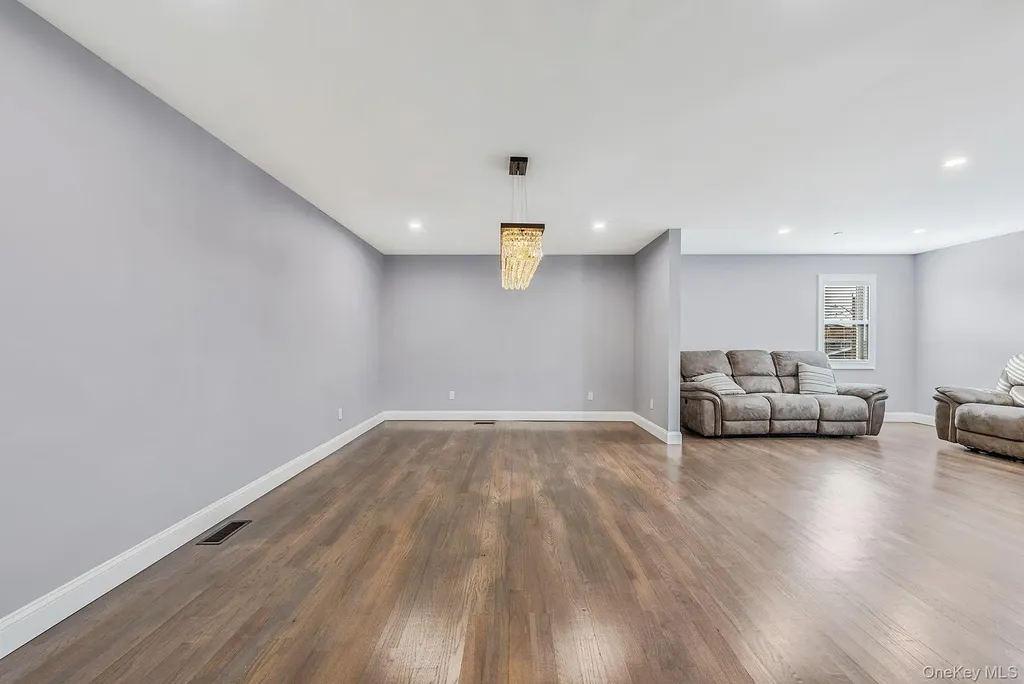 449 Nassau Avenue Freeport NY 11520