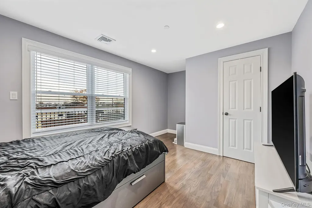 449 Nassau Avenue Freeport NY 11520