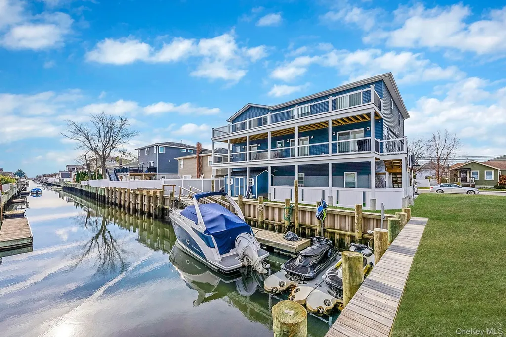 449 Nassau Avenue Freeport NY 11520