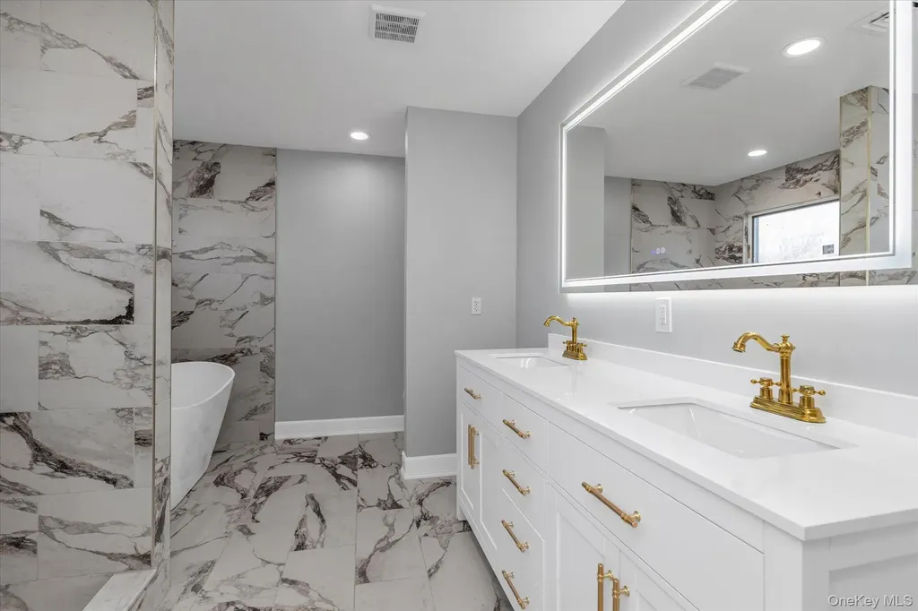 33 Prentice Road Levittown NY 11756