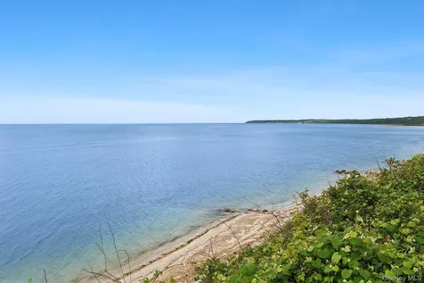 31059 County Road 48 Peconic NY 11958
