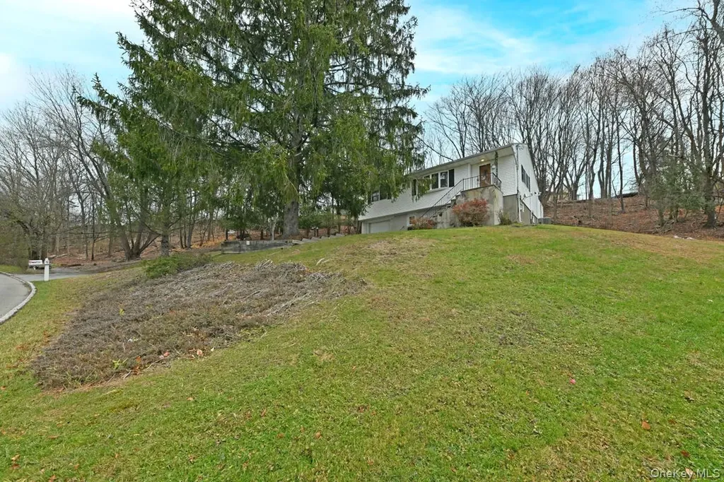 12 Strawberry Lane Monroe NY 10950