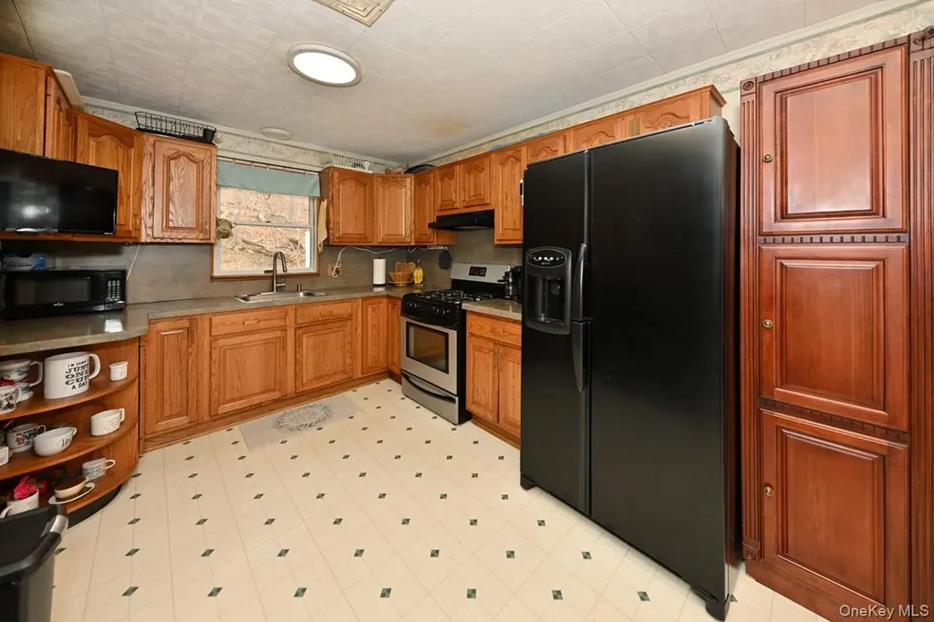 12 Strawberry Lane Monroe NY 10950
