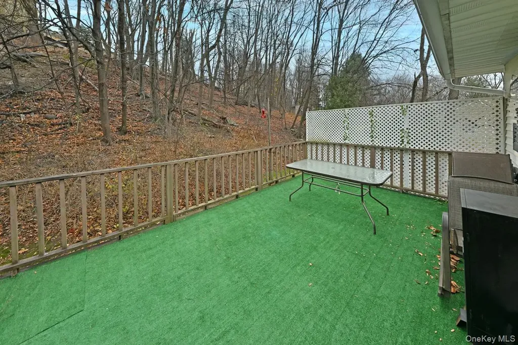 12 Strawberry Lane Monroe NY 10950