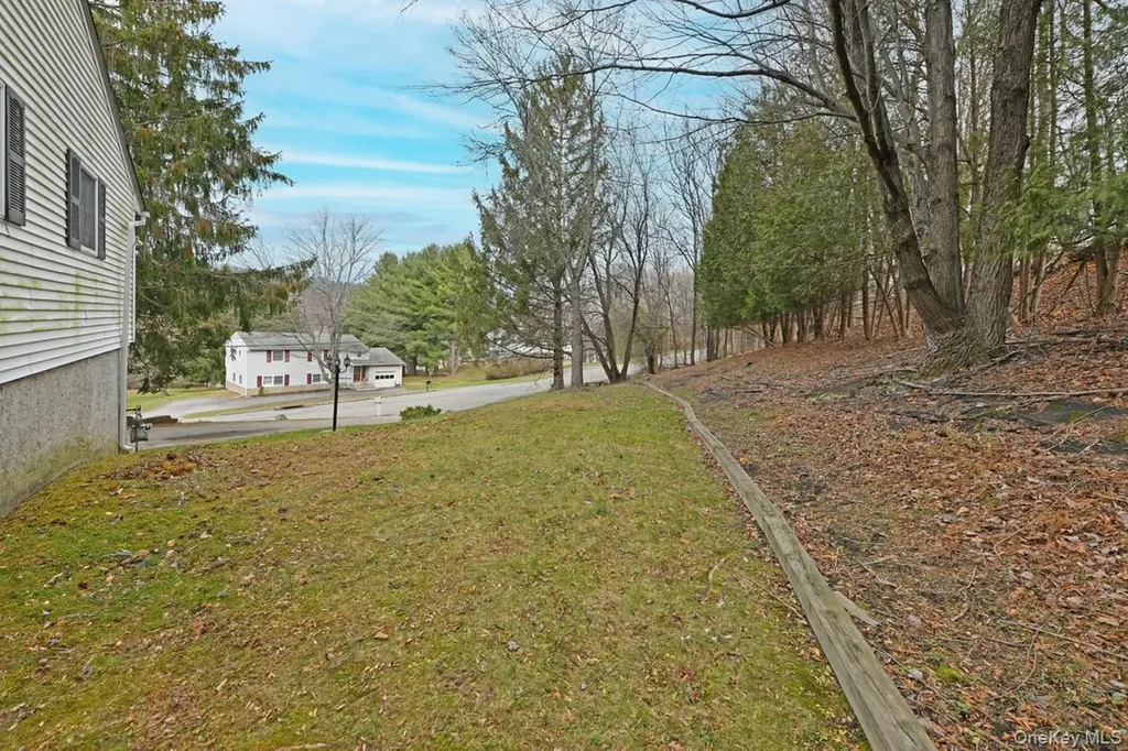 12 Strawberry Lane Monroe NY 10950
