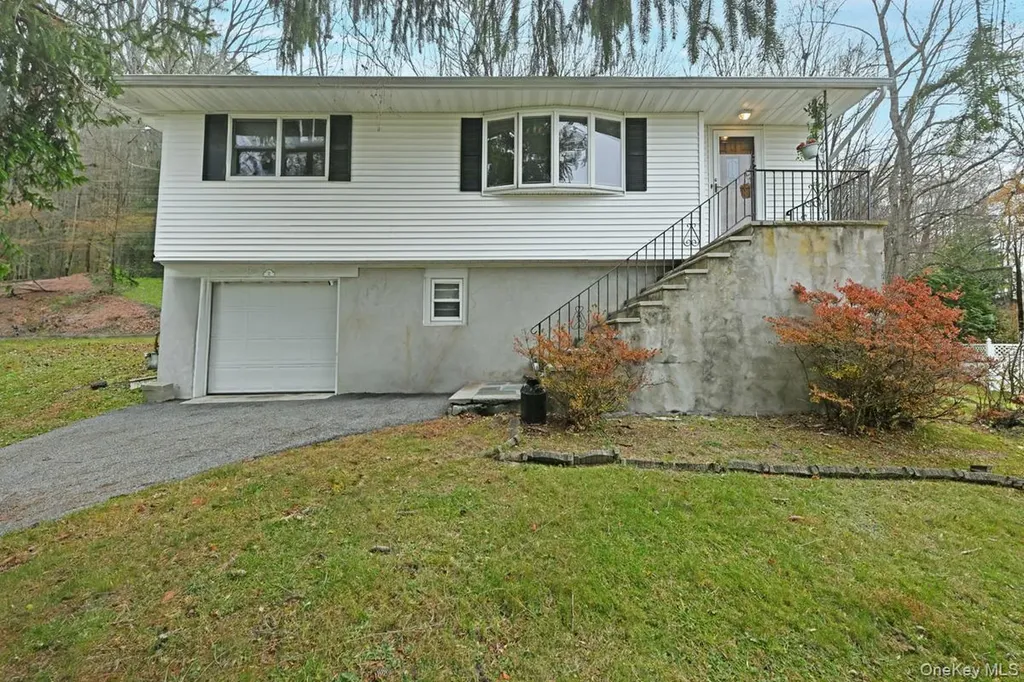 12 Strawberry Lane Monroe NY 10950