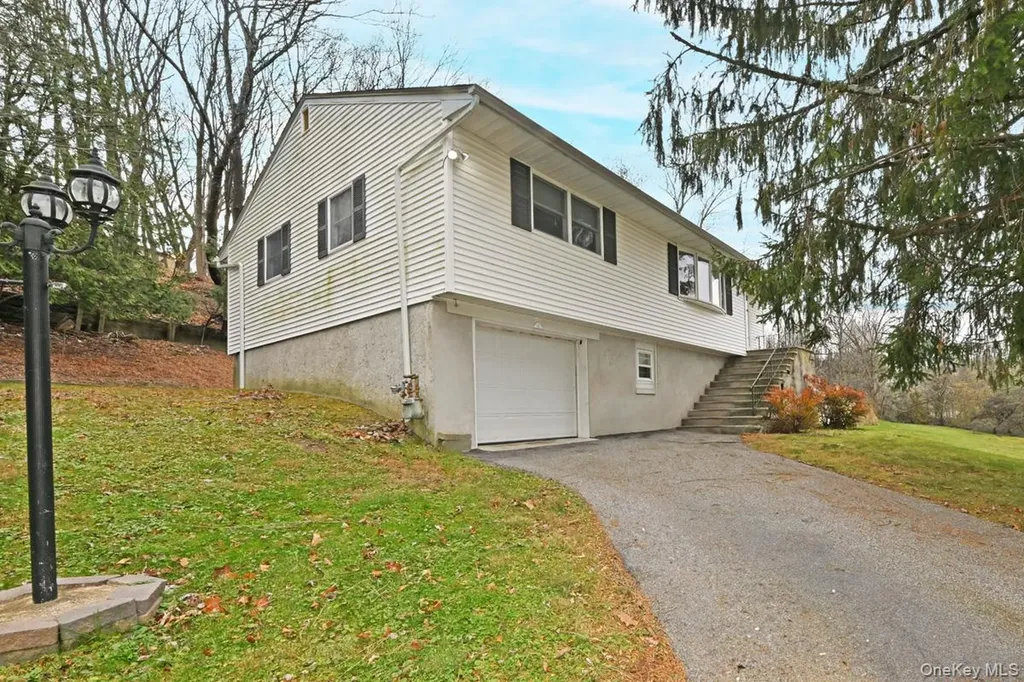 12 Strawberry Lane Monroe NY 10950