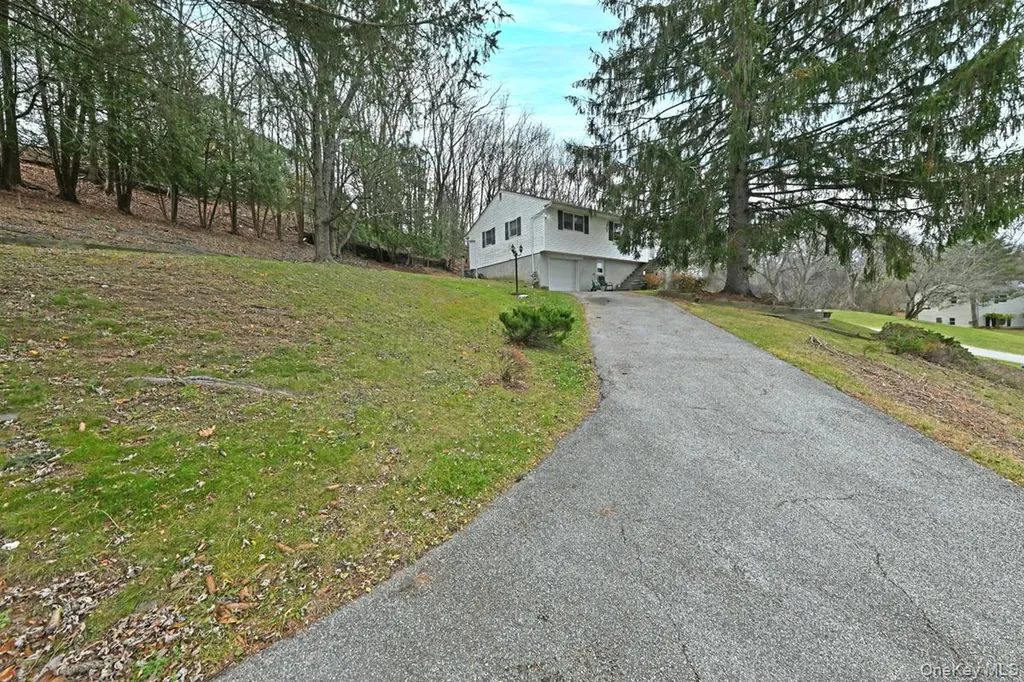 12 Strawberry Lane Monroe NY 10950