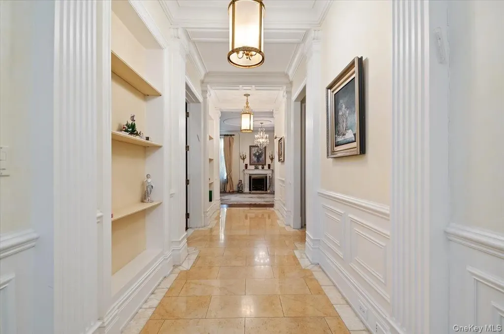 24 Beechwood Drive Lawrence NY 11559