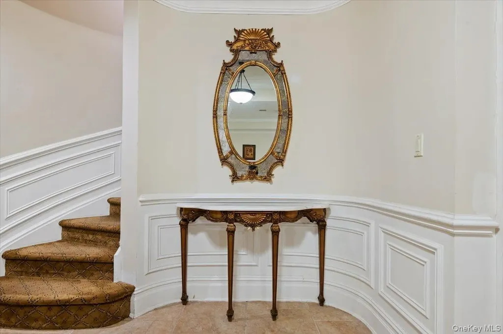 24 Beechwood Drive Lawrence NY 11559