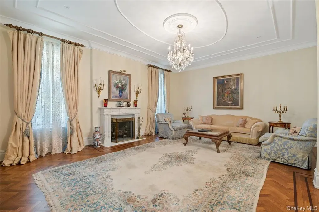 24 Beechwood Drive Lawrence NY 11559