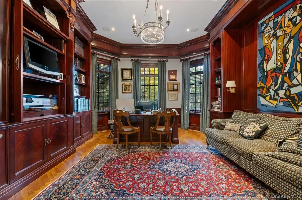 24 Beechwood Drive Lawrence NY 11559