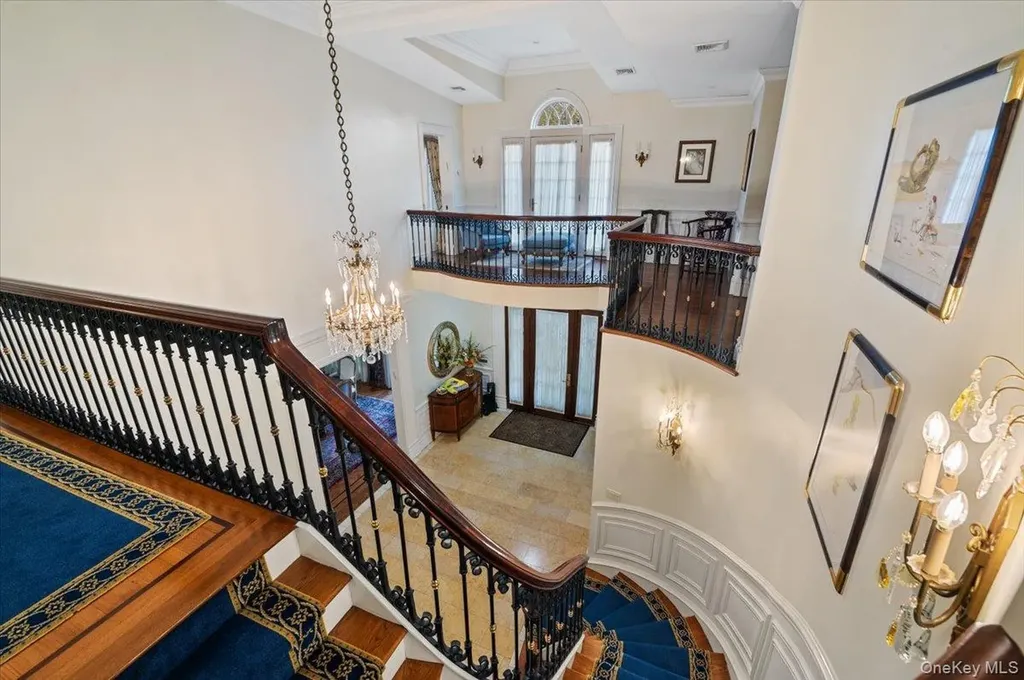 24 Beechwood Drive Lawrence NY 11559