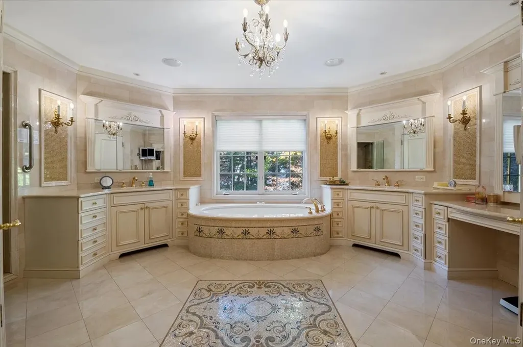 24 Beechwood Drive Lawrence NY 11559