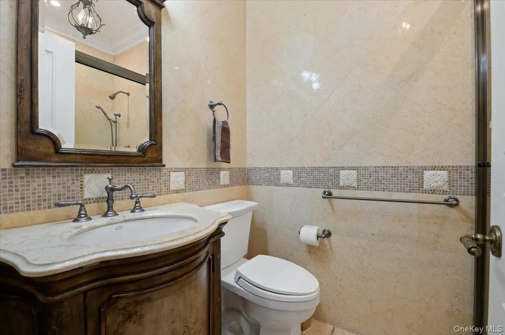 24 Beechwood Drive Lawrence NY 11559