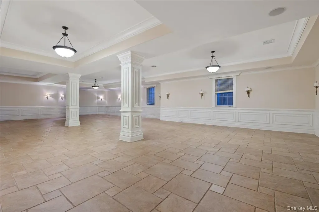 24 Beechwood Drive Lawrence NY 11559