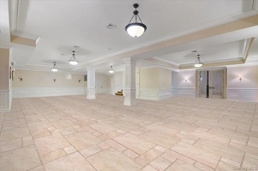 24 Beechwood Drive Lawrence NY 11559